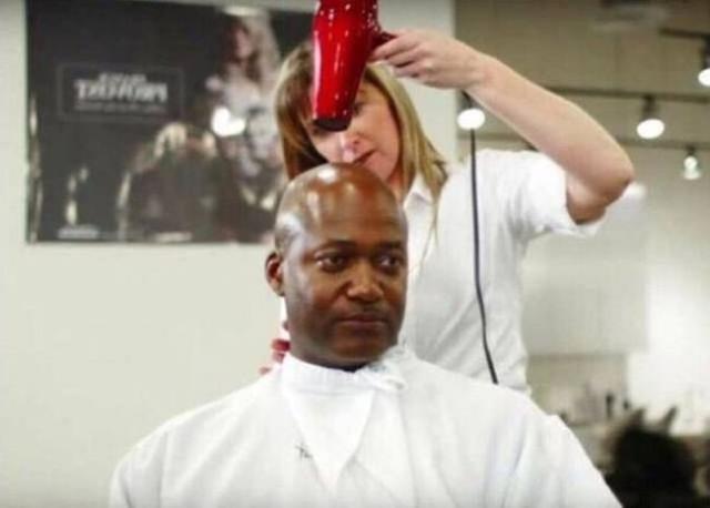 Kok bisa udah tau gak ada rambutnya kenapa masih juga pake hairdryer Kwikku, Kok bisa udah tau gak ada rambutnya kenapa masih juga pake hairdryer