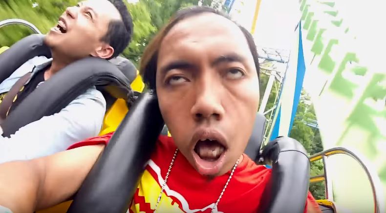 Kasian banget loe lur makanya kalo ngevlog jangan yang ekstrim kayak gini kalo gak mampu Roller Coaster terlalu berat untukmu gan Kwikku, Kasian banget loe lur makanya kalo ngevlog jangan yang ekstrim kayak gini kalo gak mampu Roller Coaster terlalu berat untukmu gan
