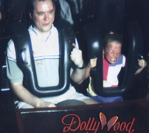 Kontras banget ekspresinya bokap sama anak beda banget ekspresinya ketika menaiki Roller Coaster ini Kwikku, Kontras banget ekspresinya bokap sama anak beda banget ekspresinya ketika menaiki Roller Coaster ini