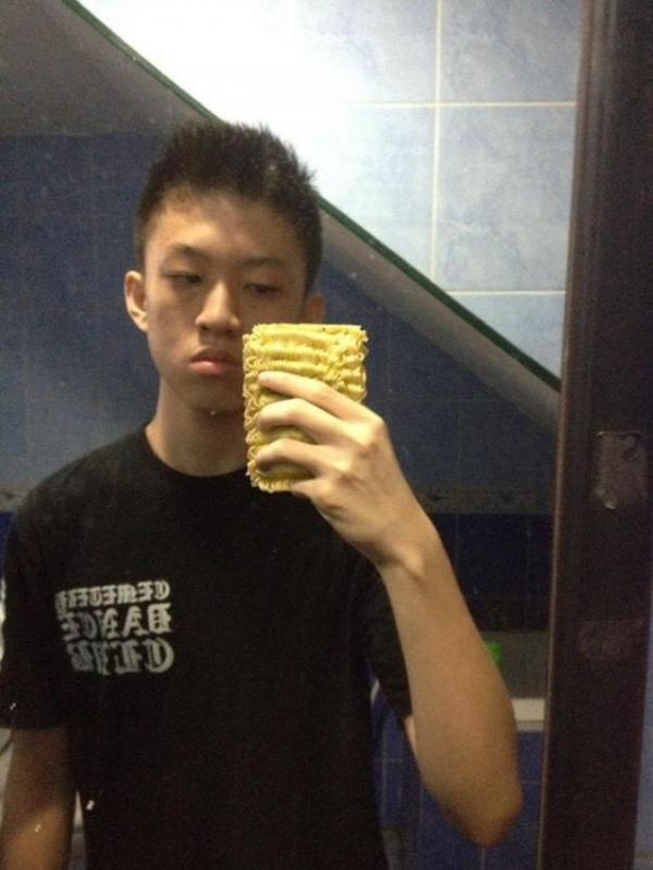 Ada yang bisa pecahkan misteri di dalam foto satu ini Penulis angkat tangan Kwikku, Ada yang bisa pecahkan misteri di dalam foto satu ini Penulis angkat tangan