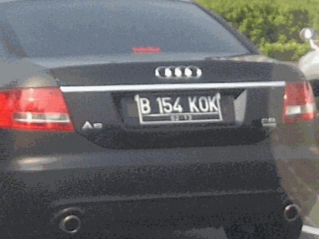 Mungkin pemilik mobil ini adalah seorang pembisnis professional semua bisa di atur kok yang penting budgetnya cukup hehehehehe Kwikku, Mungkin pemilik mobil ini adalah seorang pembisnis professional semua bisa di atur kok yang penting budgetnya cukup hehehehehe