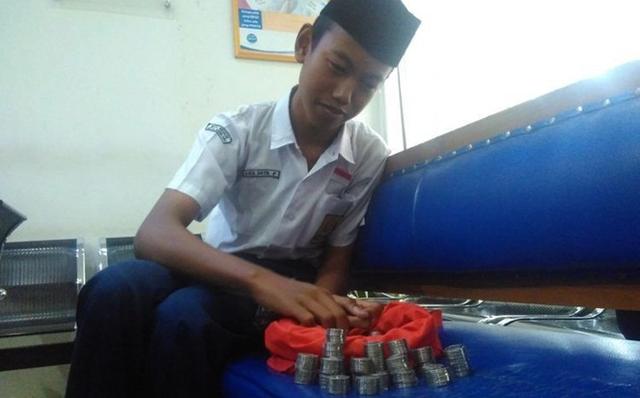 Membayar uang sekolah dengan tabungan koin Kwikku, Membayar uang sekolah dengan tabungan koin