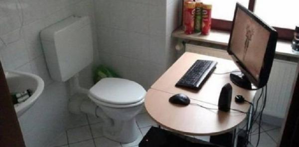 Sejak kapan ide untuk menaruh Perangkat PC di toilet menjadi ide yang bagus Kwikku, Sejak kapan ide untuk menaruh Perangkat PC di toilet menjadi ide yang bagus