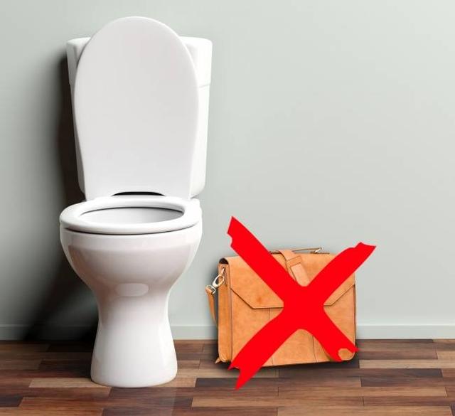 Jangan letakkan barang pribadi di lantai toilet Kwikku, Jangan letakkan barang pribadi di lantai toilet