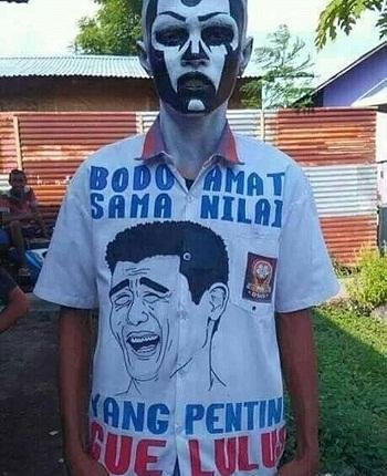 Wkwkwkwk pas kalian lulusan pernah bertemu dengan siswa yang memiliki gaya begini Bad ass bener nih Kwikku, Wkwkwkwk pas kalian lulusan pernah bertemu dengan siswa yang memiliki gaya begini Bad ass bener nih