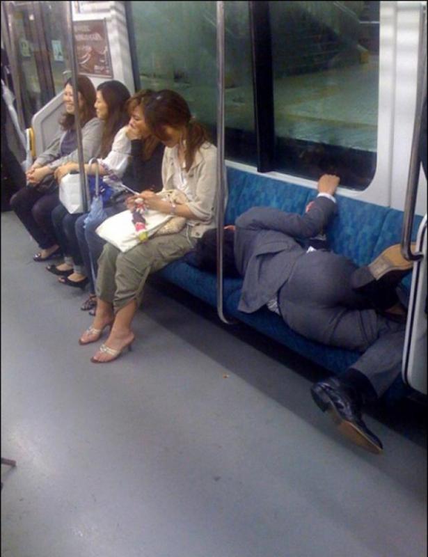 Tidur kayak lagi kemasukan setan Kwikku, Tidur kayak lagi kemasukan setan