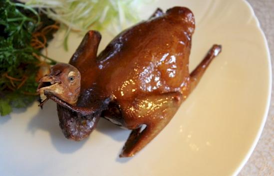 Ayam tersebut seperti masih hidup dan meminta tolong Kwikku, Ayam tersebut seperti masih hidup dan meminta tolong