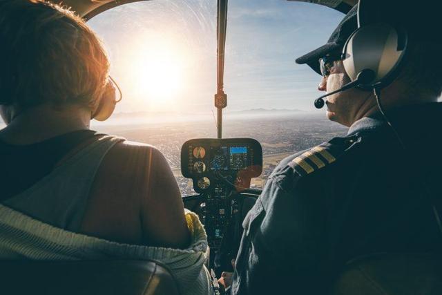 Pilot menggunakan parasut Kwikku, Pilot menggunakan parasut