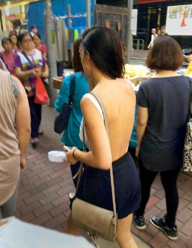 Cewek ini berani mengenakn baju yang terbuka seperti ini demi mengatasi rasa panas yang di timbulkan oleh cuaca yang sangat ekstrim pada saat itu Kwikku, Cewek ini berani mengenakn baju yang terbuka seperti ini demi mengatasi rasa panas yang di timbulkan oleh cuaca yang sangat ekstrim pada saat itu