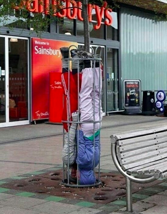 Apaan coba yang mereka berdua lakukan di dalam sana Kwikku, Apaan coba yang mereka berdua lakukan di dalam sana