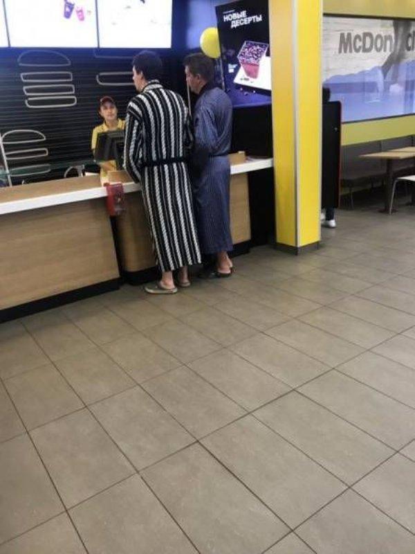Abis mandi merasa laper tetapi males buat ganti baju Wkwkwkwk emang udah gitu nyamannya mereka Kwikku, Abis mandi merasa laper tetapi males buat ganti baju Wkwkwkwk emang udah gitu nyamannya mereka
