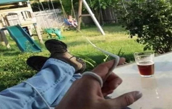Gak mesti repot buat jagain ade bermain Nyantai aja Kwikku, Gak mesti repot buat jagain ade bermain Nyantai aja