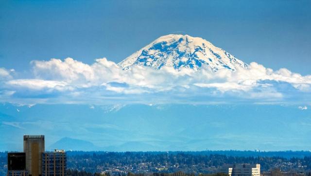 Gunung Rainer seperti mengantung di atas awan Indah tanpa edit sedikitpun Kwikku, Gunung Rainer seperti mengantung di atas awan Indah tanpa edit sedikitpun