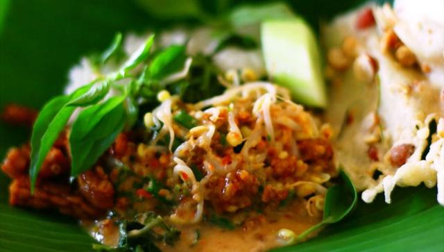 Nasi pecel bisa menjadi alternatif jitu buat sarapan ketika keuangan sedang jebol Cukup Rp Kwikku, Nasi pecel bisa menjadi alternatif jitu buat sarapan ketika keuangan sedang jebol Cukup Rp