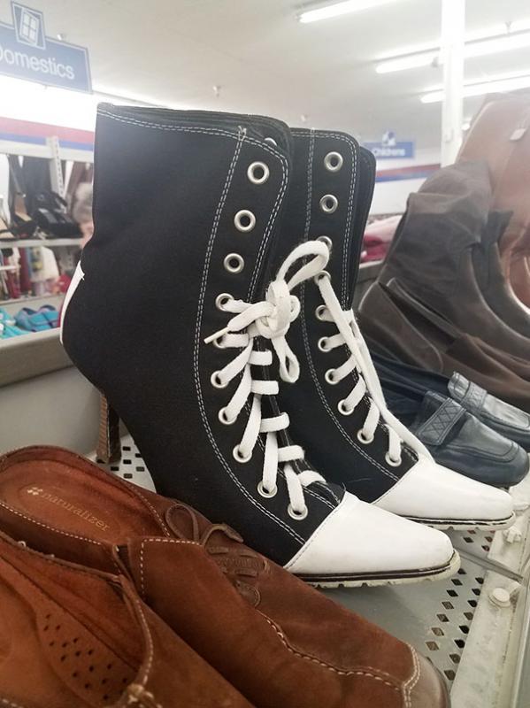 Kini telah tersedia High Heels ala sepatu kompas nih guys wkwkwkwkwk Barang ini sangat unik saking uniknya bisa bikin semua orang tercengang Kwikku, Kini telah tersedia High Heels ala sepatu kompas nih guys wkwkwkwkwk Barang ini sangat unik saking uniknya bisa bikin semua orang tercengang