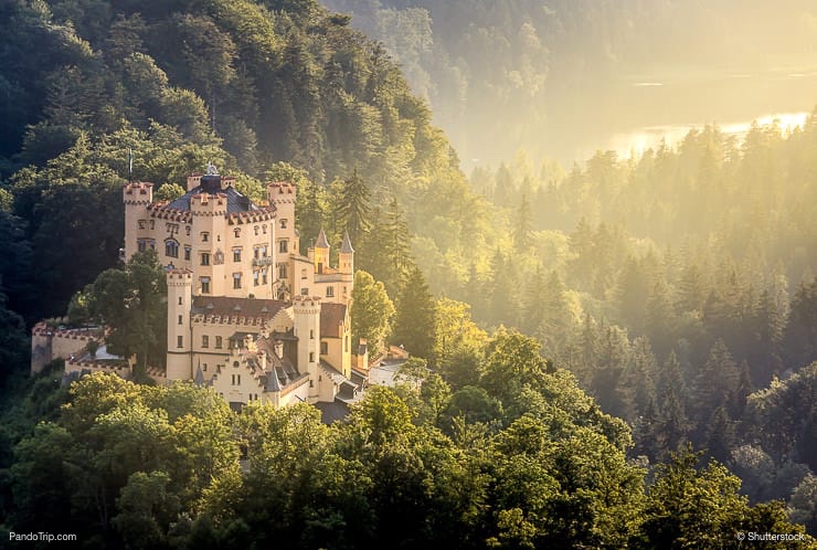 Kastil Hohenschwangau yang menjadi rumah masa kecil Ludwig II Terletak di Schwangau Jerman Kwikku, Kastil Hohenschwangau yang menjadi rumah masa kecil Ludwig II Terletak di Schwangau Jerman