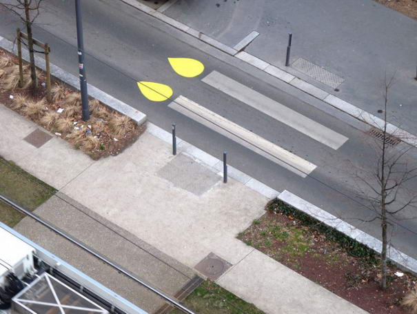 Awalnya hanyalah zebra cross biasa saja tetapi kini sudah di sulap menjadi sebuah karya seni yang sangat amat memukau Kwikku, Awalnya hanyalah zebra cross biasa saja tetapi kini sudah di sulap menjadi sebuah karya seni yang sangat amat memukau