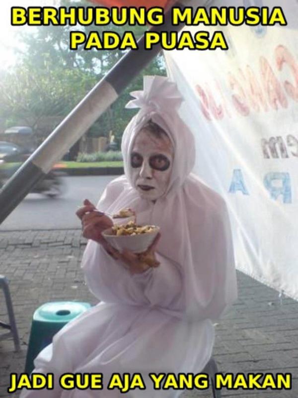 Tuh lihat yang makan di siang hari ketika puasa itu cuma setan guys Kalian mau jadi teman setan ketika sedang makan di warteg Kwikku, Tuh lihat yang makan di siang hari ketika puasa itu cuma setan guys Kalian mau jadi teman setan ketika sedang makan di warteg