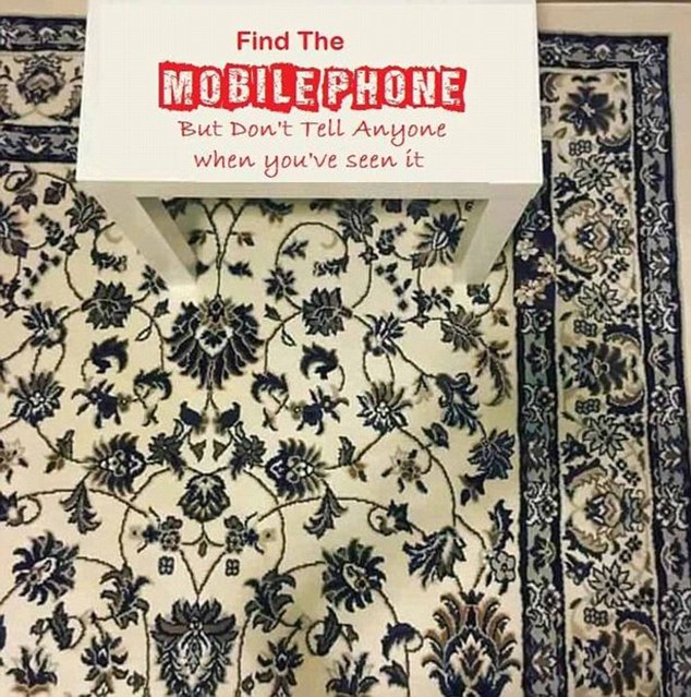 Jika mata kalian memang tajam coba temukan handphone yang selama ini tidak bisa di temukan oleh orang lain di dalam potret ini Kwikku, Jika mata kalian memang tajam coba temukan handphone yang selama ini tidak bisa di temukan oleh orang lain di dalam potret ini