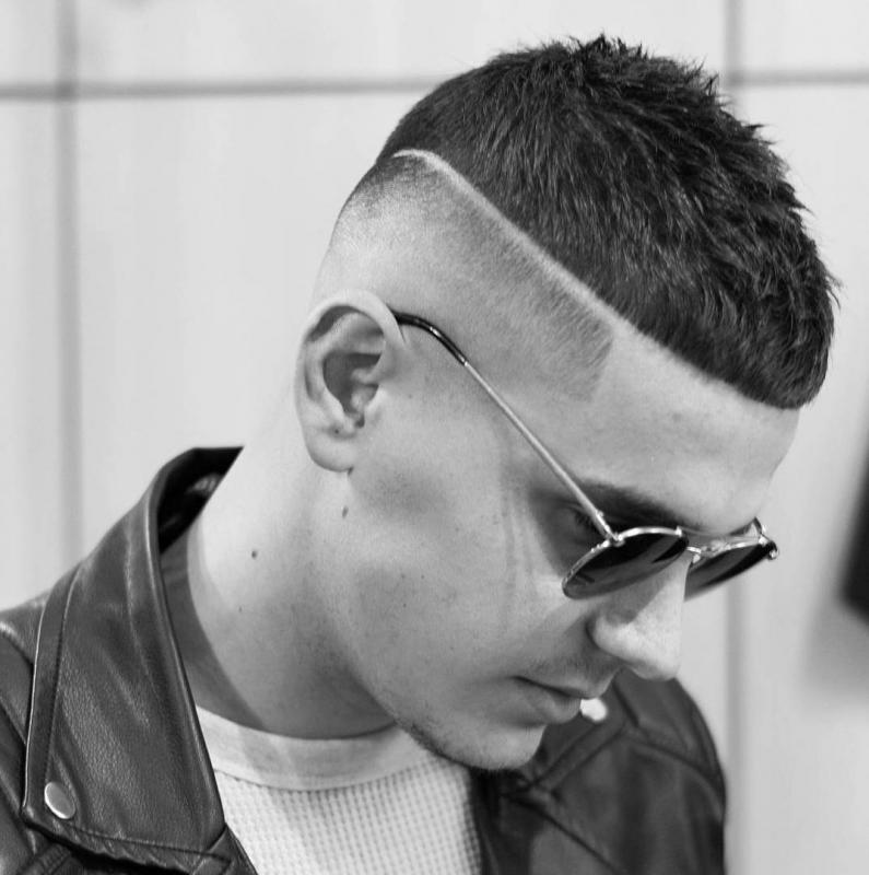 Pilih potongan rambut yang seperti ini juga bikin kalian tambah macho guys Beda dari pada yang lain adalah yang terbaik Kwikku, Pilih potongan rambut yang seperti ini juga bikin kalian tambah macho guys Beda dari pada yang lain adalah yang terbaik