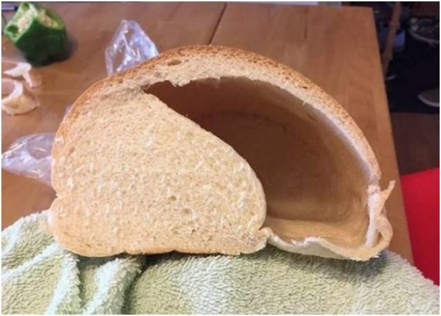 Ketika roti yang kamu beli ternyata bolong gini apa yang kamu rasain Kwikku, Ketika roti yang kamu beli ternyata bolong gini apa yang kamu rasain
