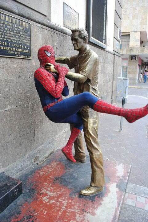 Pantas aja kejahatan udah banyak merajalela si Spiderman lagi dicekik tuh sama pak tua hihihi Kwikku, Pantas aja kejahatan udah banyak merajalela si Spiderman lagi dicekik tuh sama pak tua hihihi