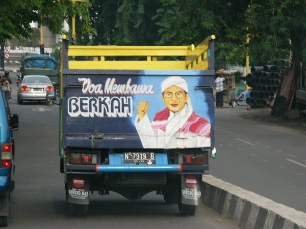 Om supir yang satu ini juga patut ditiru nih religius orangnya Kwikku, Om supir yang satu ini juga patut ditiru nih religius orangnya