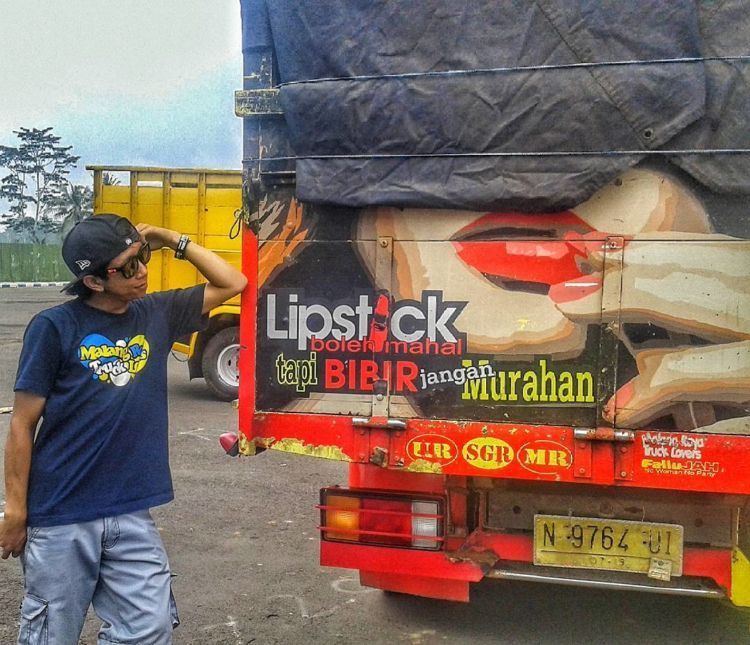 Antara lipstik mahal dan bibir murahan Eh gak nyambung yah haha Kwikku, Antara lipstik mahal dan bibir murahan Eh gak nyambung yah haha