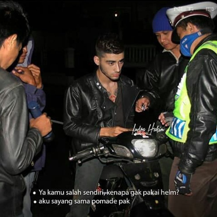 Zayn malam itu kena tilang karena membawa motor tanpa menggunakan helm di kepala Kwikku, Zayn malam itu kena tilang karena membawa motor tanpa menggunakan helm di kepala