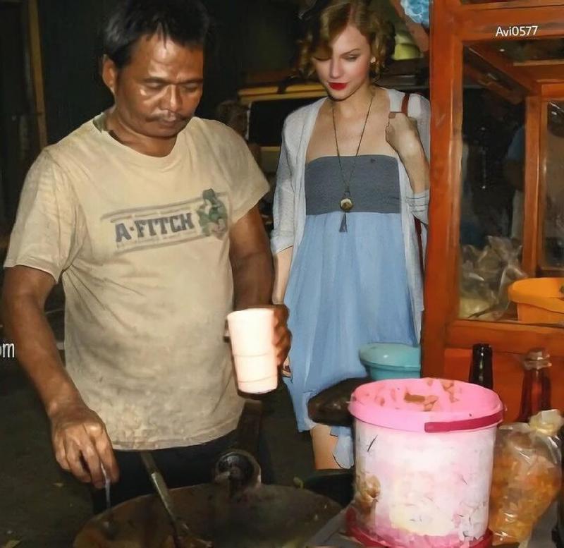 Ternyata Taylor Swift juga senang jajanjajanan gorengan di emperan jalan guys Kalo ini nyata pasti keren banget Kwikku, Ternyata Taylor Swift juga senang jajanjajanan gorengan di emperan jalan guys Kalo ini nyata pasti keren banget