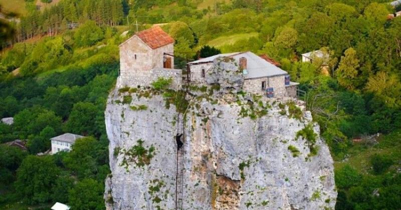 Pilar Katskhi Georgia Kwikku, Pilar Katskhi Georgia