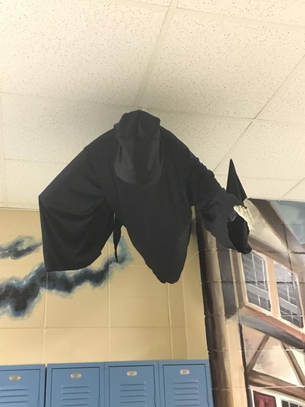 Sudah pasti bulu kuduk bakalan berdiri nih kalau lewat di koridor ruangan yang ada dementor ini hiiiii ngeriiii Kwikku, Sudah pasti bulu kuduk bakalan berdiri nih kalau lewat di koridor ruangan yang ada dementor ini hiiiii ngeriiii