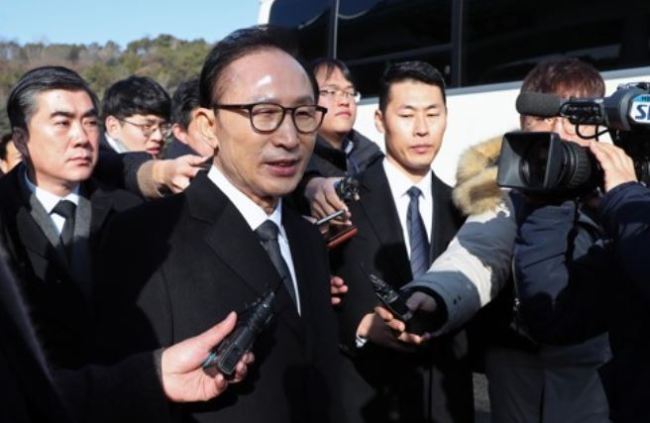 Lee Myung Bak Kwikku, Lee Myung Bak