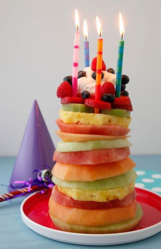 Kue ultah dari susunan buah Kwikku, Kue ultah dari susunan buah