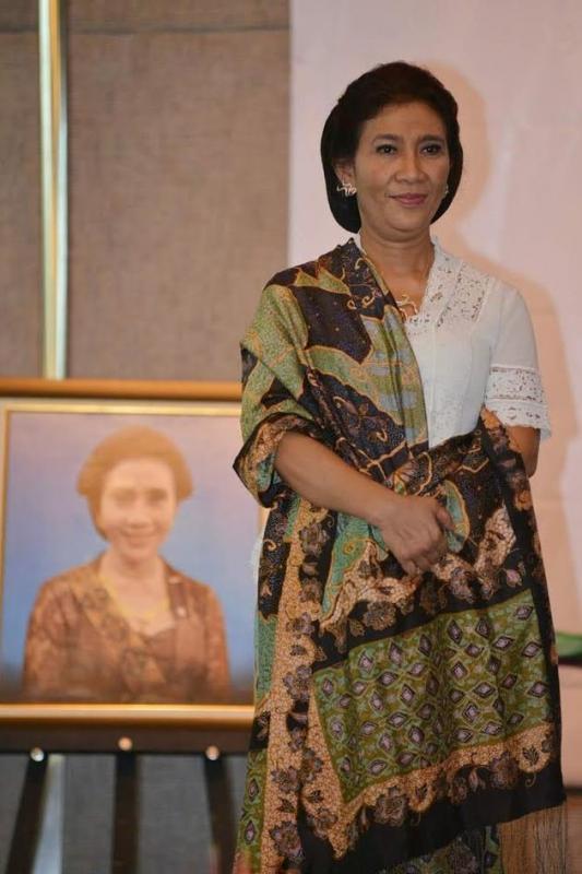 Cantik dalam balutan kebaya putih Kwikku, Cantik dalam balutan kebaya putih
