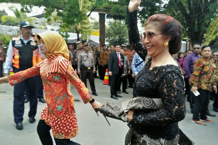 Kebaya hitam Kwikku, Kebaya hitam
