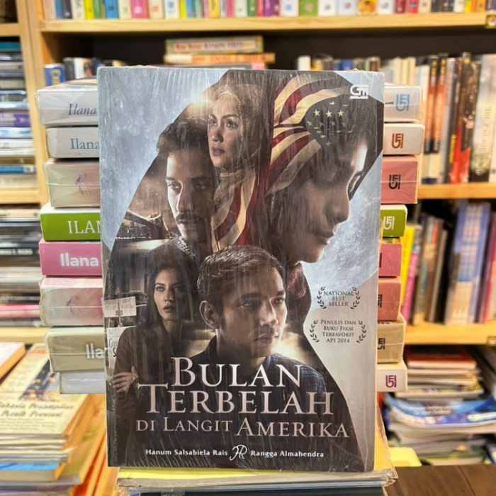 Buku Bulan Terbelah di Langit Amerika (Cover Film) Oleh Hanum Salsabiela